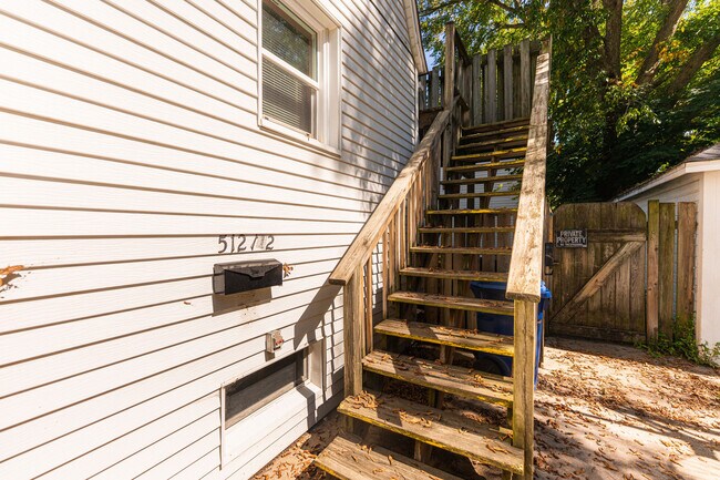 Building Photo - 512 N 6th St
