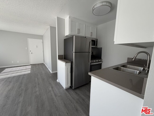 Building Photo - 5730 Yolanda Ave