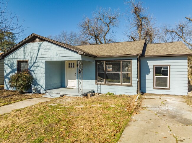 Building Photo - Charming 3-Bedroom Haven on Windsor Avenue...