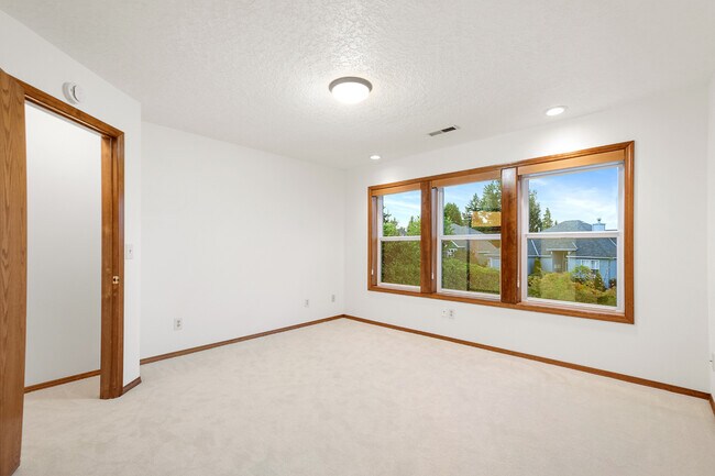 Building Photo - 1324 Stonehaven Dr