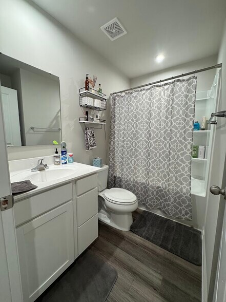 Building Photo - 6042 Cutwater Cir