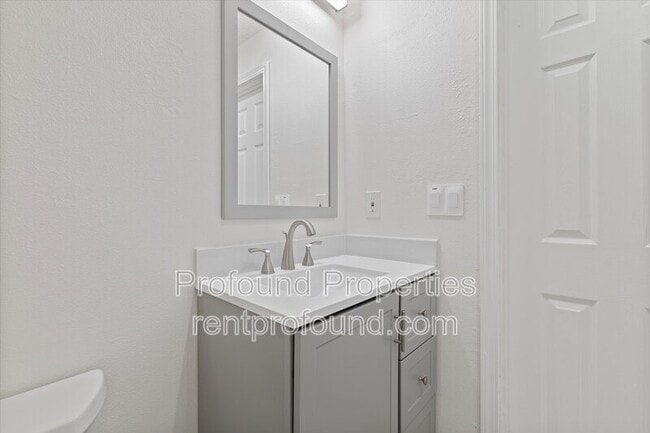 Building Photo - 9045 SW Pinto Ct