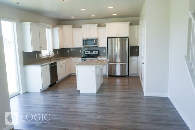 Building Photo - 15180 Gunpowder Ct