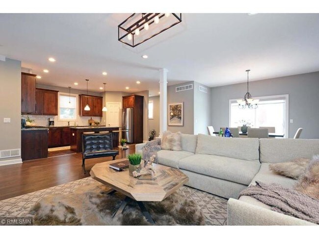 Building Photo - 3221 42nd Ave S