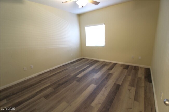 Building Photo - 7701 W Robindale Rd
