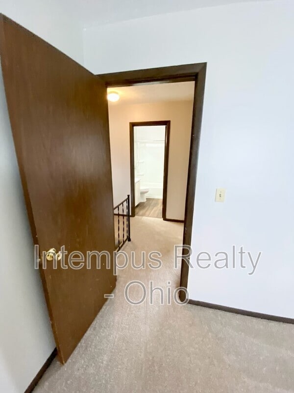 Building Photo - 718 W Light St