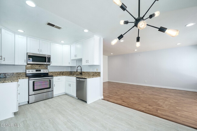 Building Photo - 1372 Ramona Dr
