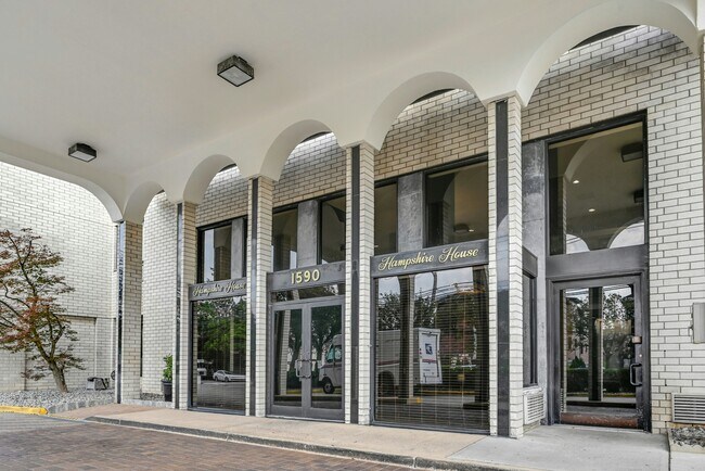 Building Photo - 1590 Anderson Ave