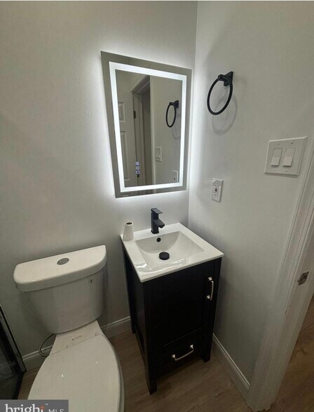 Building Photo - 321 Loney St