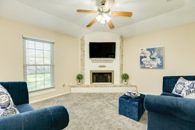 Building Photo - 530 Tall Timber Dr