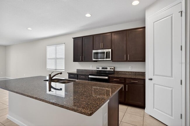 Building Photo - 689 Meadow Pointe Dr