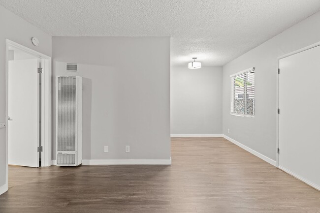 Interior Photo - 539 E 11th Street