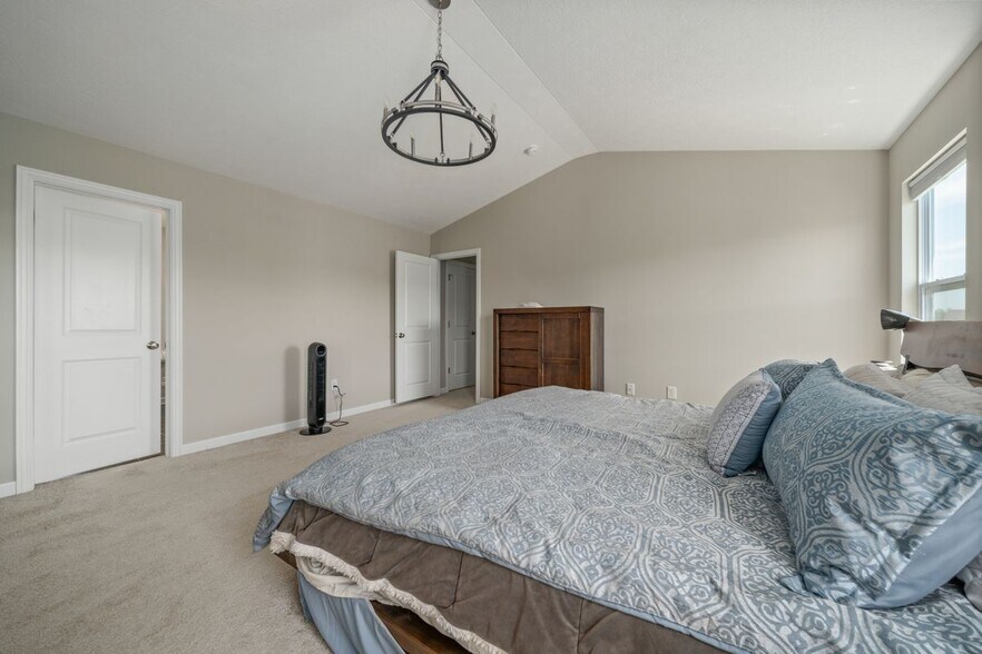Building Photo - 1033 Quarry Oak Dr