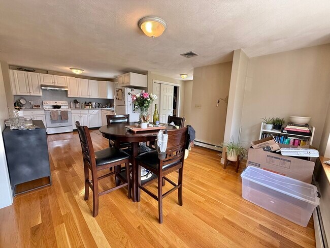 Building Photo - 18 Dunstan St
