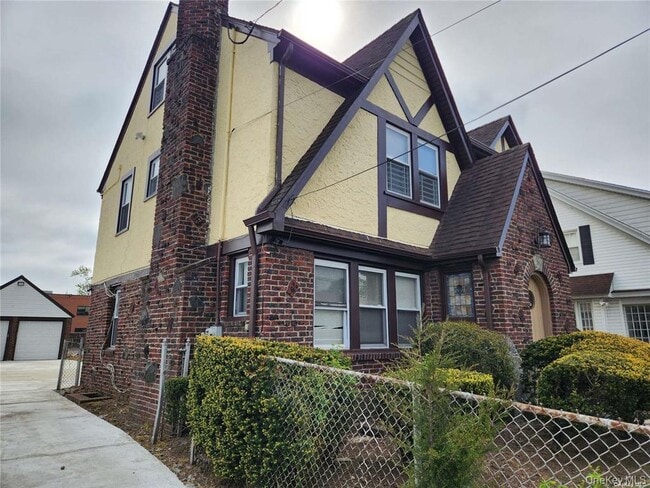 Building Photo - 21 Nassau Pl