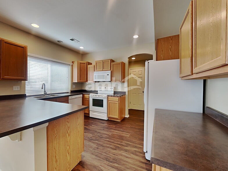 Building Photo - 18644 E 47th Ave