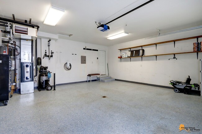 Building Photo - Fully Furnished Three Bedroom Executive Re...