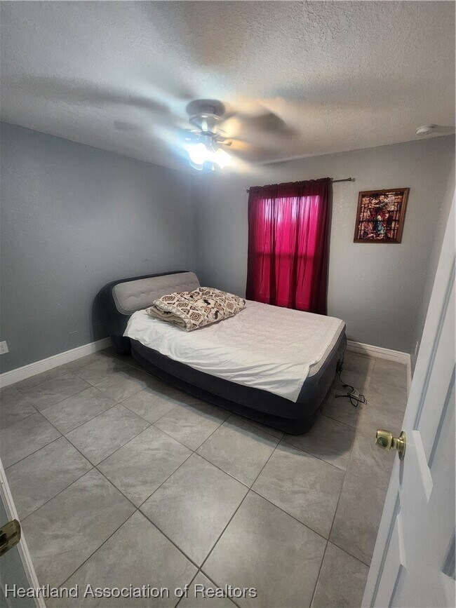 Building Photo - 2913 W Kevin Rd