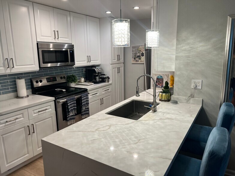 Building Photo - 8145 Redlands St