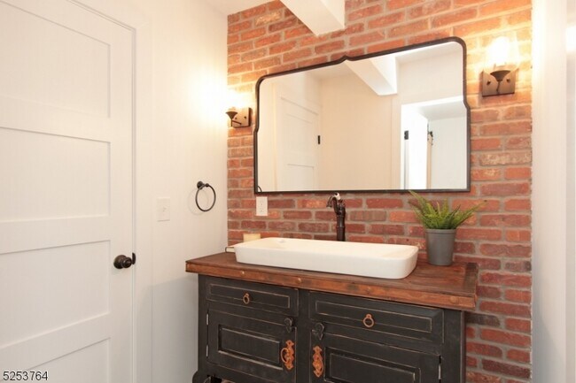 Building Photo - 378 Claremont Ave