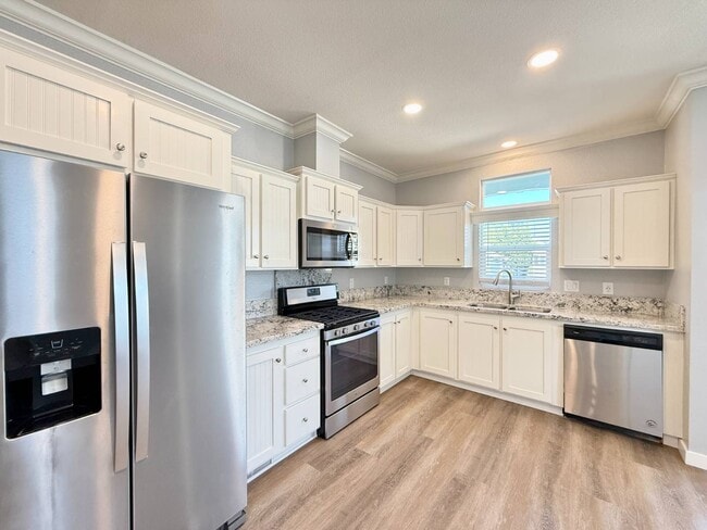 Building Photo - 80 Huntington St