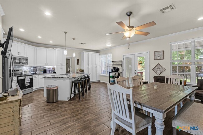 Building Photo - 606 Lantana St