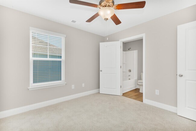Building Photo - 7068 Shooting Star Way