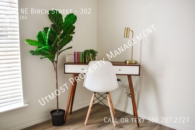 Building Photo - 608 NE Birch St