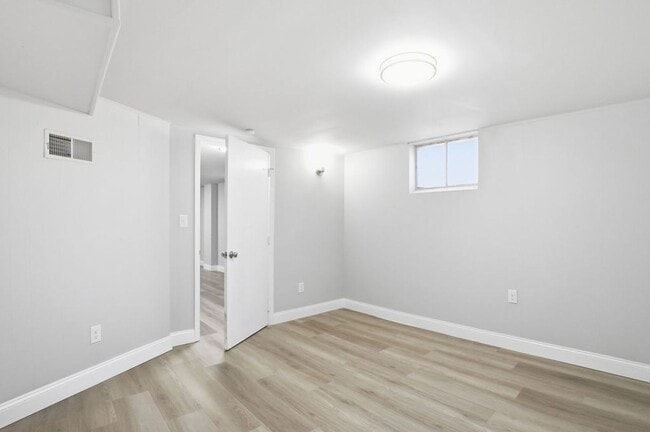 Building Photo - Spacious 3-Bed Home with Finished Basement and Extra Room