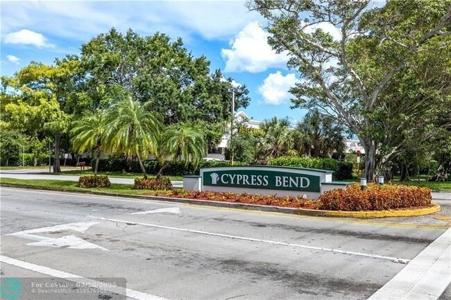 Building Photo - 2200 S Cypress Bend Dr