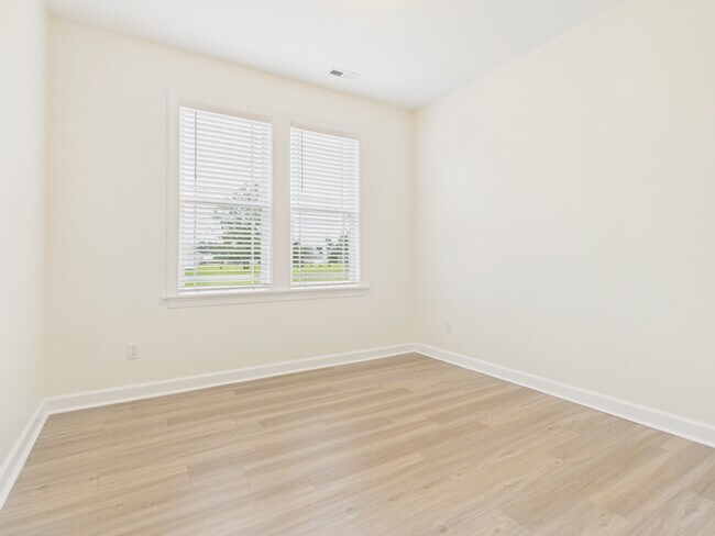Building Photo - 602 Princess Anne Cir