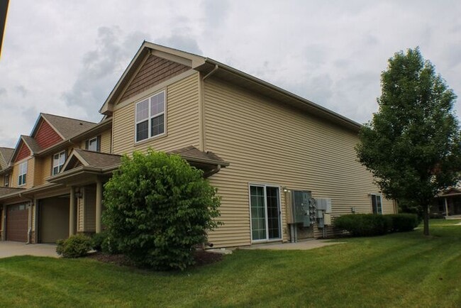 Building Photo - $1,950 | 3 Bedroom, 2.5 Bathroom Town Home | Pet Friendly* | Available for August 1st, 2026 Move In!