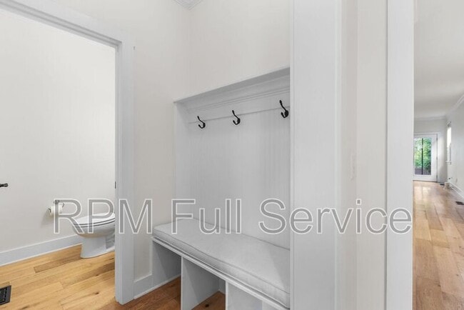 Building Photo - 537 Eastboro Dr