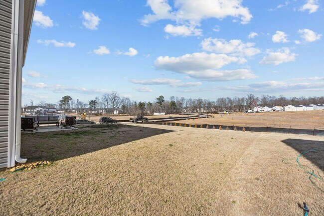 Building Photo - 160 Day Song Ct