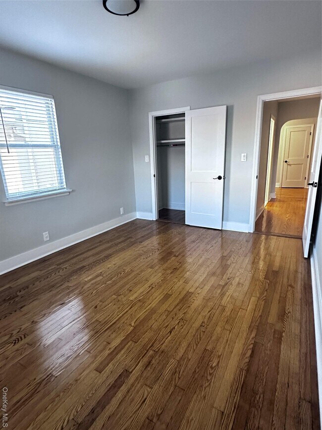 Building Photo - 1233 Lydig Ave