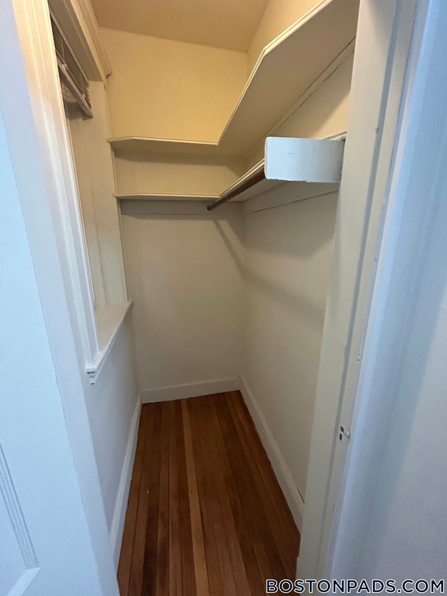 Building Photo - 143 Park Dr