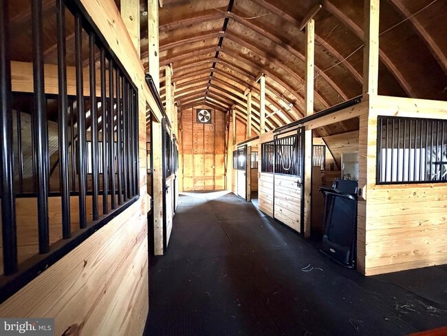 Building Photo - 3679 Pickertown Rd