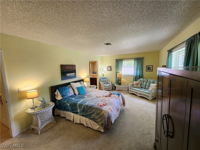 Building Photo - 237 SW 48th Terrace