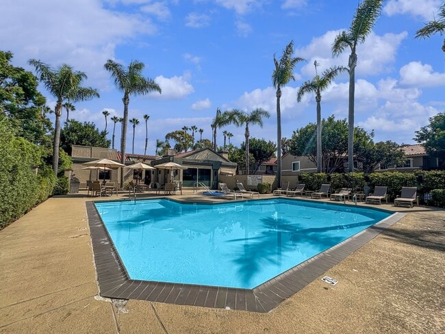 Building Photo - Great Second Floor 1B/1BA w/ Private Patio...