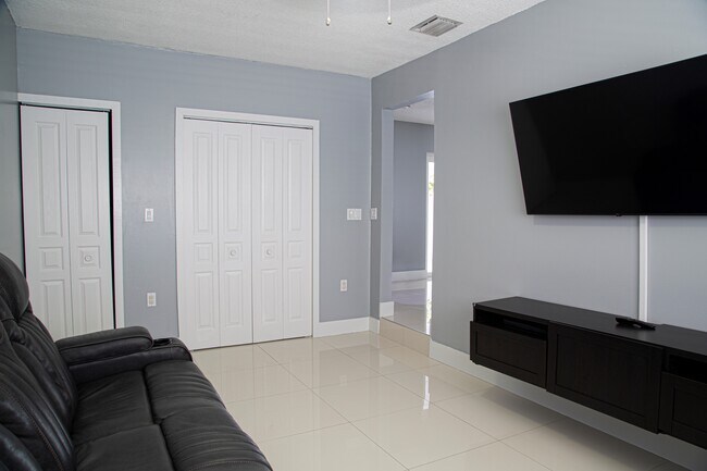 Building Photo - 9035 SW 148th Ct