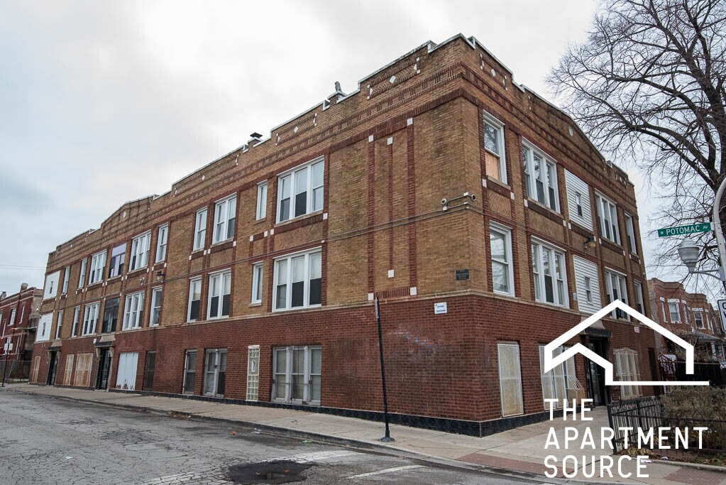 Building Photo - 1255 N Harding Ave