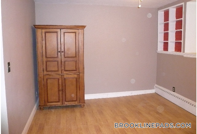 Building Photo - 1064 Beacon St