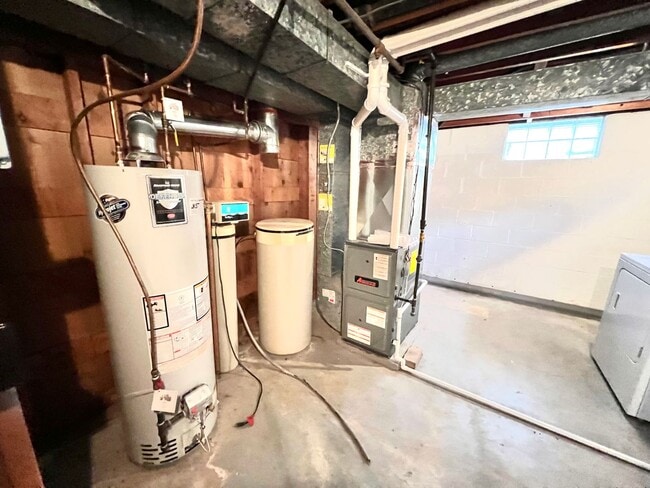 Building Photo - Single-Family Home Minutes from Saint Mary's!