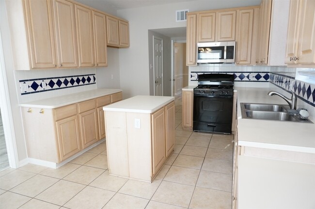 Building Photo - 4607 Forest Home Dr