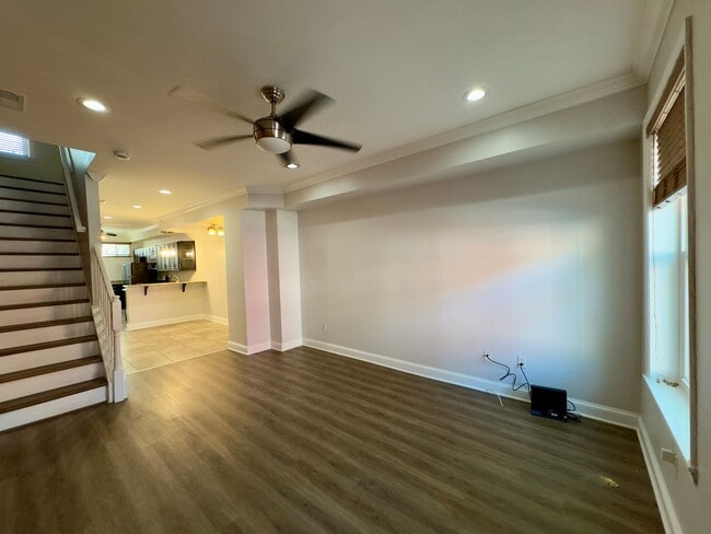 Building Photo - Beautiful 3Bed/2.5Bath Home in the City