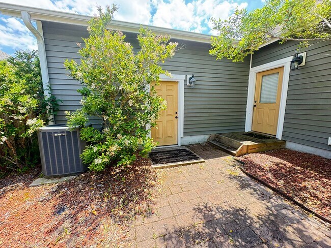 Building Photo - Cozy 3 Bedroom, 2 Bath, Fenced in Backyard in the Neighborhoods of Holly Ridge