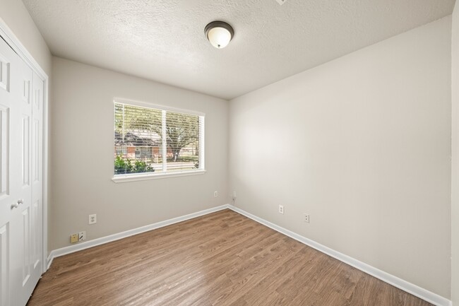 Building Photo - 12602 Folkcrest Way