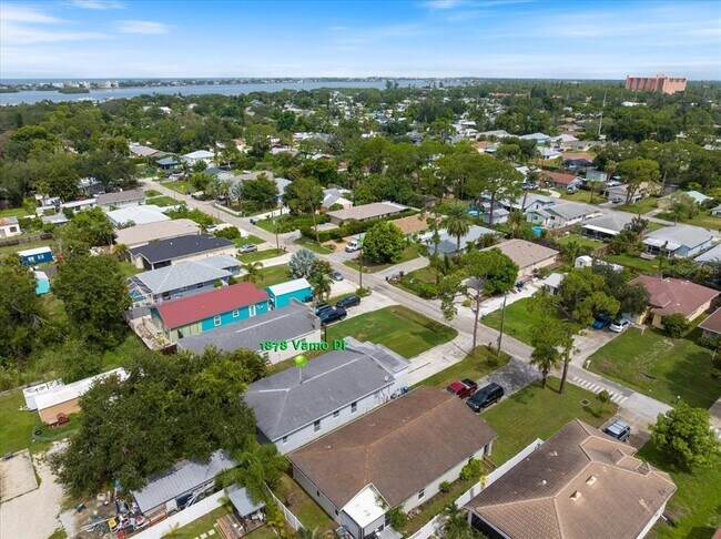 Building Photo - 1878 Vamo Dr