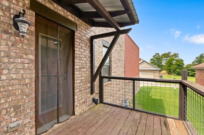 Building Photo - Prime Fayetteville Location with Easy Access to Amenities!