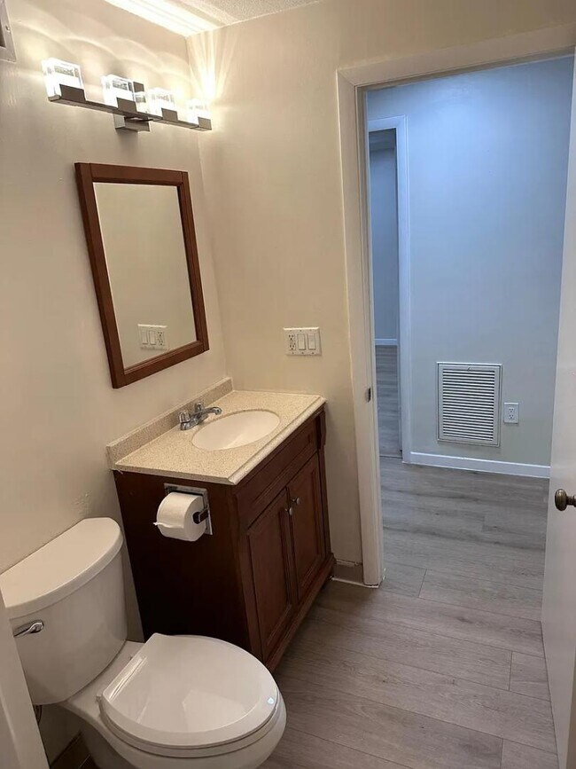 Building Photo - 3505 Iris St N